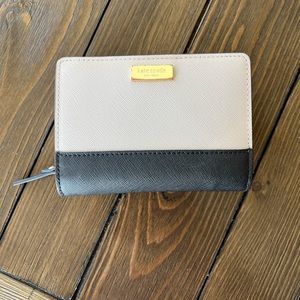 ✨ Kate Spade Wallet- Warm beige/ black
